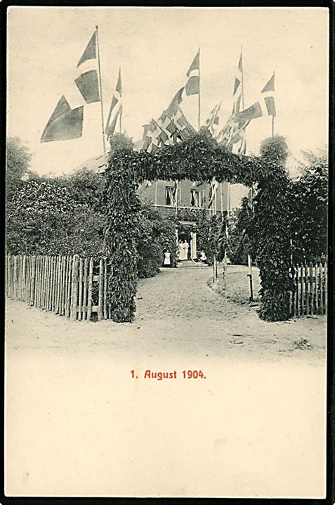 Flagsmykket ejendom d. 1.8.1904. Anledning ukendt. U/no og uden adresselinier.