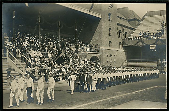 Stockholm Olympiade 1912, de danske kvindelige gymnasters indmarch. No. 70.