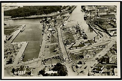 Odense havn og Kongeskibet Dannebrog under kongebesøg. Luftfoto. A. Vincent no. U18.