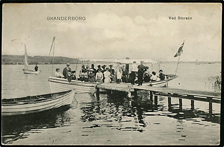 Skanderborg. Ved Storesø med turbåden Turisten. Stenders no. 3907.