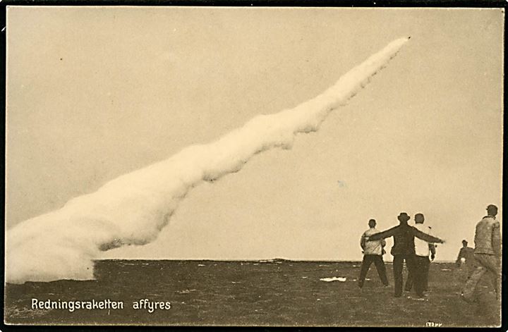 Redningsraket affyres ved Vestkysten. H. Riegel no. 44551.