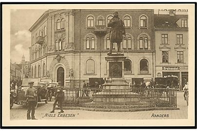 Randers, Niels Ebbesen statue. N. Braad u/no.