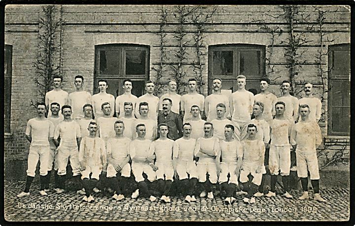 De danske Skytteforeningers Gymnastikhold ved de Olympiske Lege i London 1908. F. Tornøe u/no.