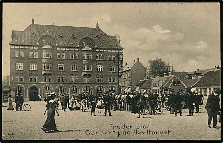 Fredericia. Concert på Axeltorvet. Militær orkestret spiller. J. Andersen no. 242.