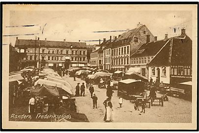 Randers. Marked på Frederiksplads. Storegades Varehus u/no. 