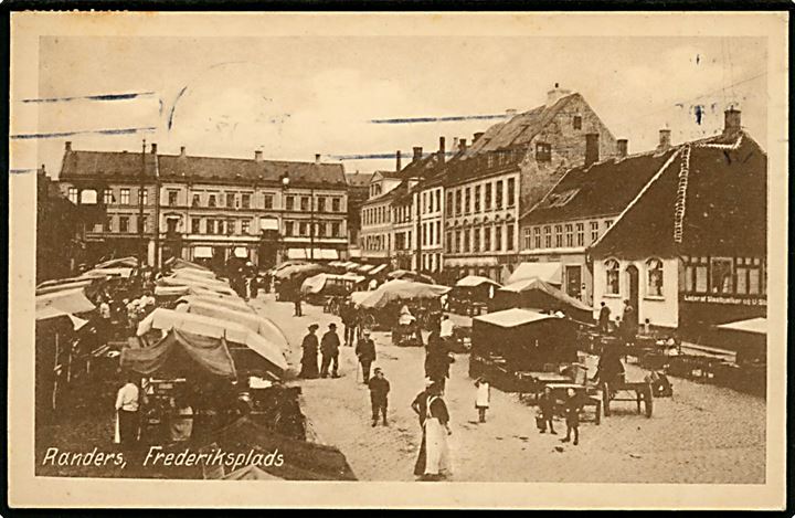 Randers. Marked på Frederiksplads. Storegades Varehus u/no. 