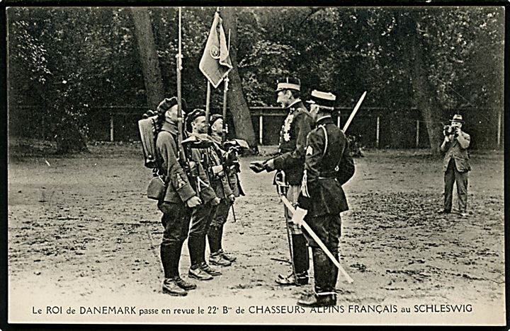 Genforening. Chr. X hilser på de franske CIS tropper i København (CIS soldater fra 22e Bataillon de Chasseurs Alpins).