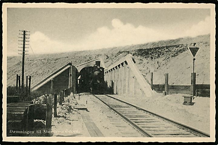 Vordingborg, damptog ved dæmningen til Storstrømsbroen. R. Olsen no. 4953.