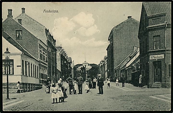 Fredericia, gadeparti med volden i baggrunden. Grønholt u/no.