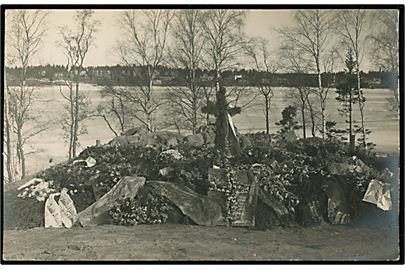 Finland, de rigssvenske heltes grav i Wasa under den finske frihedskrig. Fotograf J. Grönroos, Wasa u/no. 