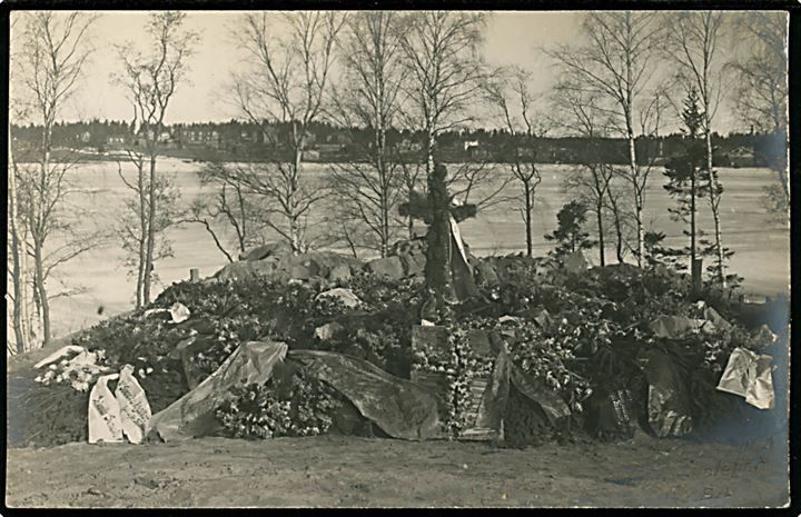 Finland, de rigssvenske heltes grav i Wasa under den finske frihedskrig. Fotograf J. Grönroos, Wasa u/no. 