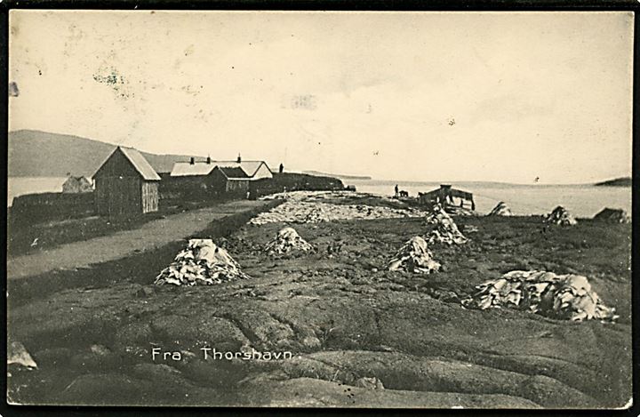 Thorshavn, udsigt med fiskehytter. J. Chr. Petersen no. 5507.