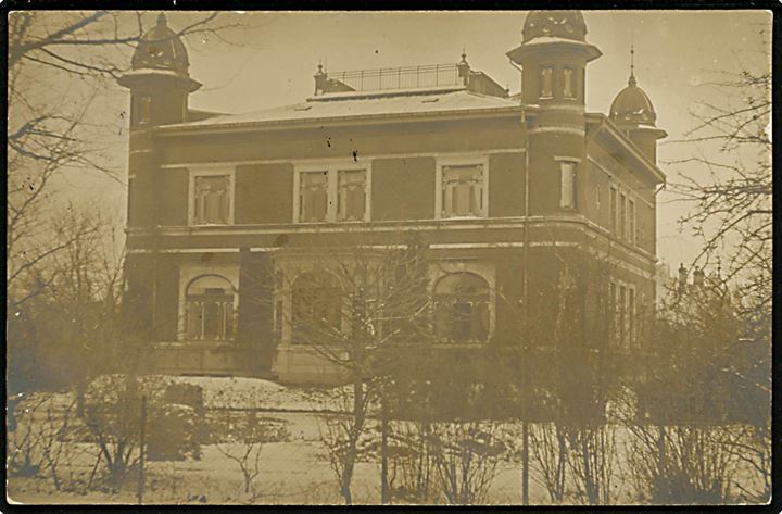 Odense, Hunderupvej 71, klædefabrikant Søren Chr. Brandt's villa Brandt i sne. Fotokort u/no.