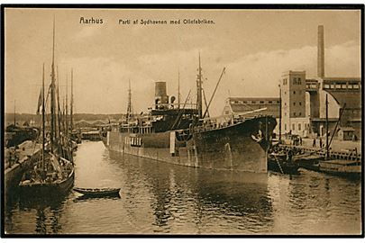 Viborg, S/S, Dannebrog D/S A/S i neutralitetsbemaling i Aarhus Sydhavn med Oliefabrikken. F. Rybner Petersen no. 48.