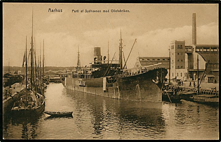 Viborg, S/S, Dannebrog D/S A/S i neutralitetsbemaling i Aarhus Sydhavn med Oliefabrikken. F. Rybner Petersen no. 48.