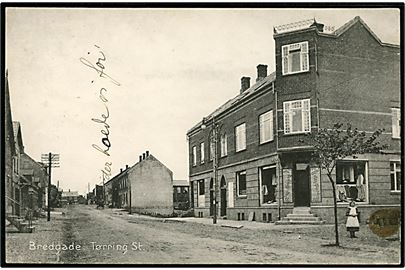 Tørring St., Bredgade med trikotageforretning. C. Christensen no. 20115.