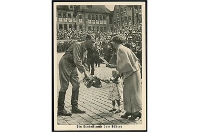 Adolf Hitler modtager blomster. Frankeret med tjekkisk 5 h. annulleret med særstempel i Prag d. 20.4.1939.