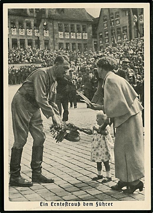 Adolf Hitler modtager blomster. Frankeret med tjekkisk 5 h. annulleret med særstempel i Prag d. 20.4.1939.