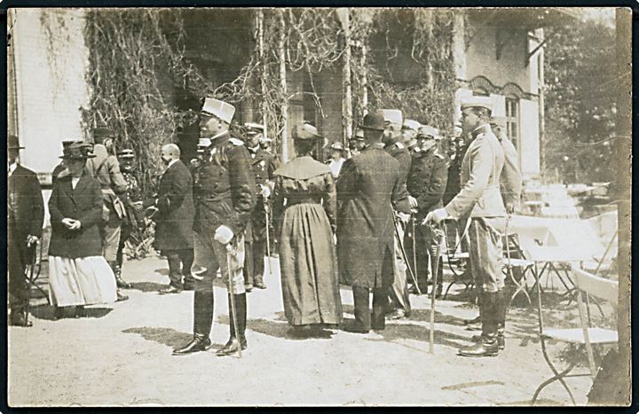 Genforening. Sønderborg, Hotel Kurhaus d. 22.5.1920, sammenkomst med bl.a. i forgrunden oberstløjtnant P. C. Pedersen (tv) og Schaffalitzky de Muckadel (th) fra Sønderjydsk Kommando. Fotokort u/no.