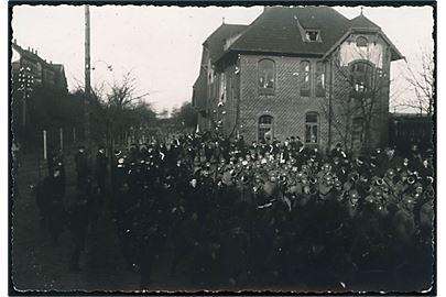 Genforening. Franske Alpejægere på Sønderborg banegård. Fotografi 10x14½ cm uden adresselinier.