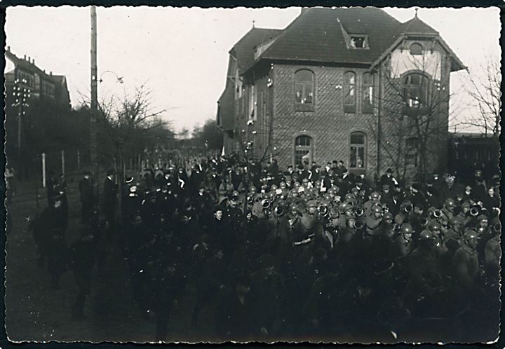 Genforening. Franske Alpejægere på Sønderborg banegård. Fotografi 10x14½ cm uden adresselinier.