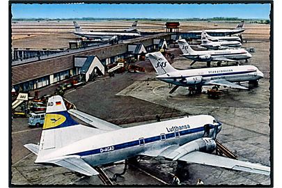 Kastrup lufthavn med bl.a. Lufthansa Convair CV-340 D-ACAD og flere SAS DC-9 maskiner SE-DBY Yngve Viking. M. Munthe no. 1192.