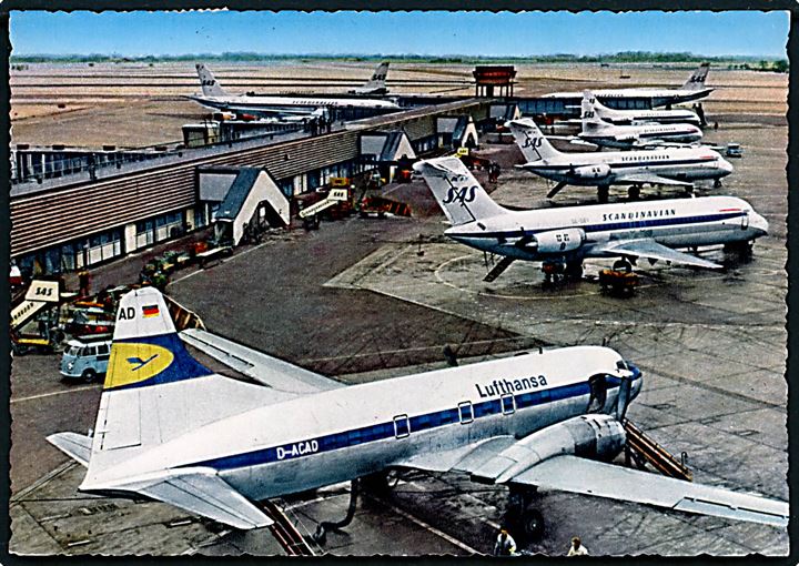 Kastrup lufthavn med bl.a. Lufthansa Convair CV-340 D-ACAD og flere SAS DC-9 maskiner SE-DBY Yngve Viking. M. Munthe no. 1192.