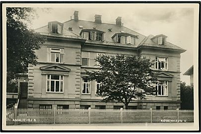 Frederiksberg. Amalievej 6, Overlæge Tage Iversens Privatklinik. Fotokort no. 9535237.