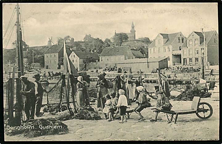 Gudhjem. Ved havnen med arbejdende fiskere og fiskekoner. H.P.J.A. u/no. 