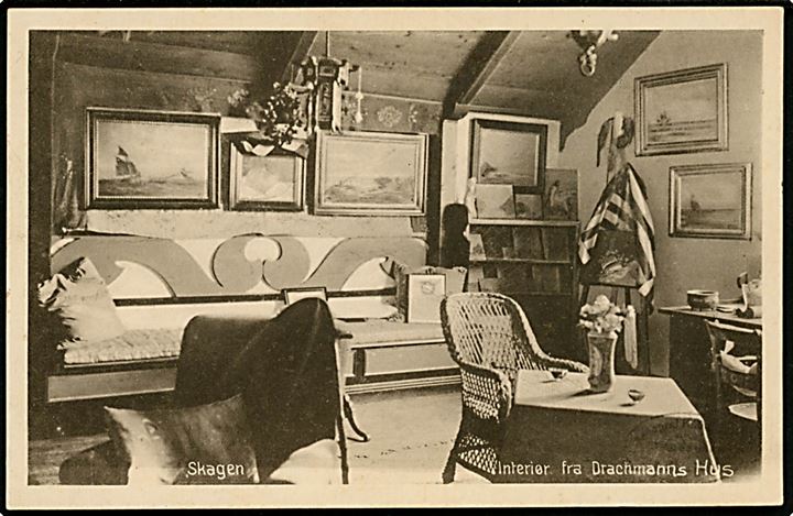 Skagen, interiør fra Drachmanns hus. Stenders no. 57156. Frankeret med 15 øre Chr. X annulleret med bureaustempel Skagen - Frederikshavn T.99 d. 16.7.1925 til kunstmaler Paul Fischer i Hellerup.