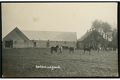 Bækkelundgaard pr. Mesinge. Fotokort u/no.