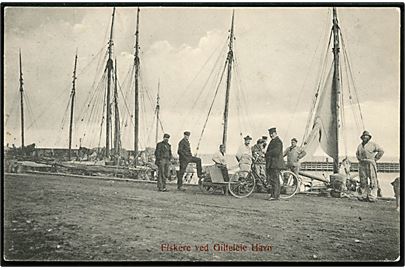 Gilleleje, fiskere på havnen. L. Christensen no. 595.