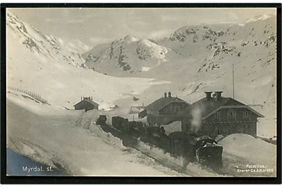 Norge, Myrdal station med damptog i sne. Wilse no. 260.