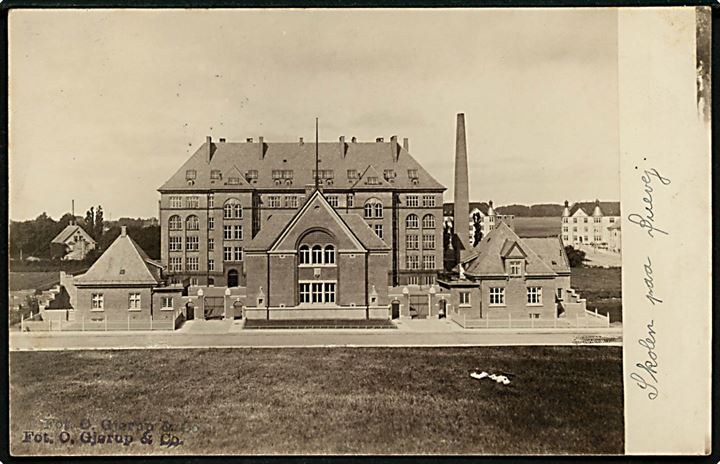 Frederiksberg. Skolen på Duevej 63. Fotokort O. Gjørup u/no. 