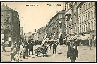 Købh., Vesterbrogade ved Vesterbro Torv med Aviskiosk. Sk. B. & Kf. No. 3541.