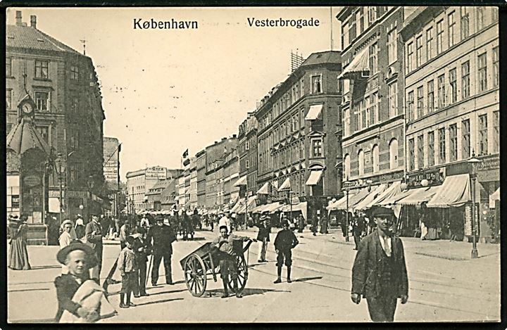 Købh., Vesterbrogade ved Vesterbro Torv med Aviskiosk. Sk. B. & Kf. No. 3541.