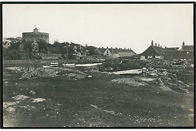 Christiansø, set fra Frederiksø d. 4.7.1908 med fiskefartøj SE44. Fotograf Fred. Jensen, Svaneke. 