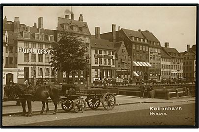 Købh., Nyhavn med Hotel Øresund og mange hestevogne. Fotokort S. Almquist u/no. 