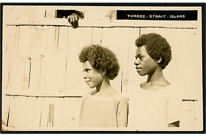 Torres Strait Island. Urbefolkning fra øgruppe mellem Australien og New Guinea. Fotokort antagelig hjembragt til Danmark af sømand og afsendt fra København 1929.