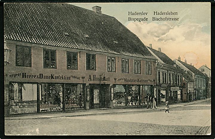 Haderslev, Bispegade med A. Hundevadt's Herre & Dame Konfektion. No. 17133.