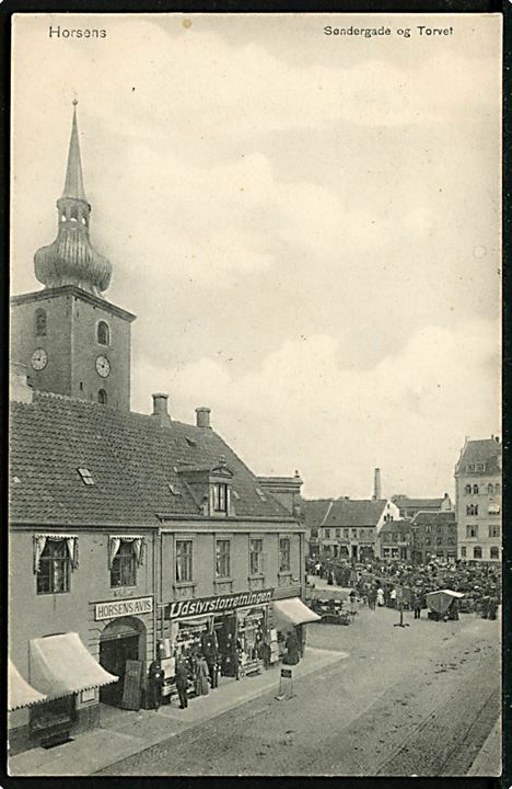 Horsens, Søndergade og Torvet med Horsens Avis og Udstyrsforretning. No. 1894. Tidl. ejerstempel.