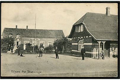 Skævinge jernbanestation og i baggrunden Skævinge Kro. A. Ankersted no. 17064.