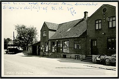 Sdr. Longelse, gadeparti med købmand. Fotokort u/no. Frankeret med 20 øre Fr. IX stemplet Longelse d. 10.7.1951 til Lyngby.