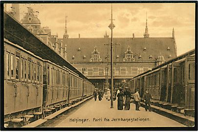 Helsingør, jernbanestation med holdende tog. Stenders no. 21.