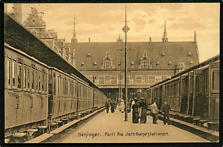 Helsingør, jernbanestation med holdende tog. Stenders no. 21.