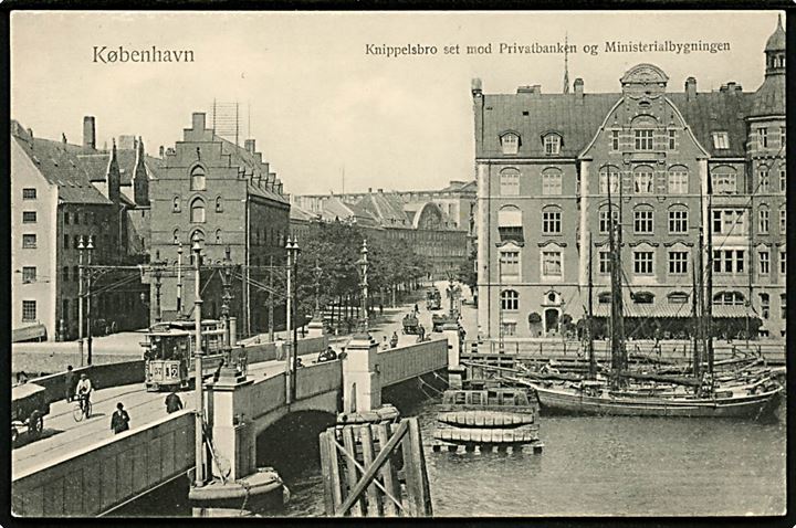 Købh., Knippelsbro set mod Privatbanken og Ministerialbygningen. Med sporvogn linie 2, vogn 57. B.M. & Co. no. 12.