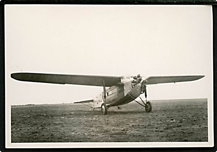 Fokker F.VIIa OY-DAD Rønne fra Det Danske Luftfartselskab. Fotografi 6x9 cm.