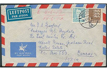25 øre Fr. IX og 1 kr. Rigsvåben på luftpostbrev fra København d. 28.5.1953 til passager ombord på M/S Magdala c/o ØK i Bombay, Indien.