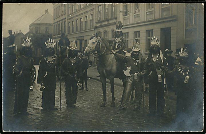 Aarhus. Børnehjælpsdagen 1907 Indianer. Fotokort u/no. 