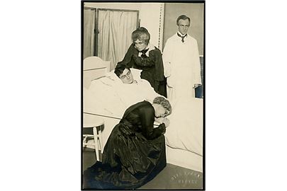 Odense teater 1916 forestilling Fædrelandet af Einar Christiansen med skuespiller: Ellen Kornbeck, Svend Rindom, Karen Margrethe Glahn og Erik Henning-Jensen. Fotograf Otto Nørmark u/no.